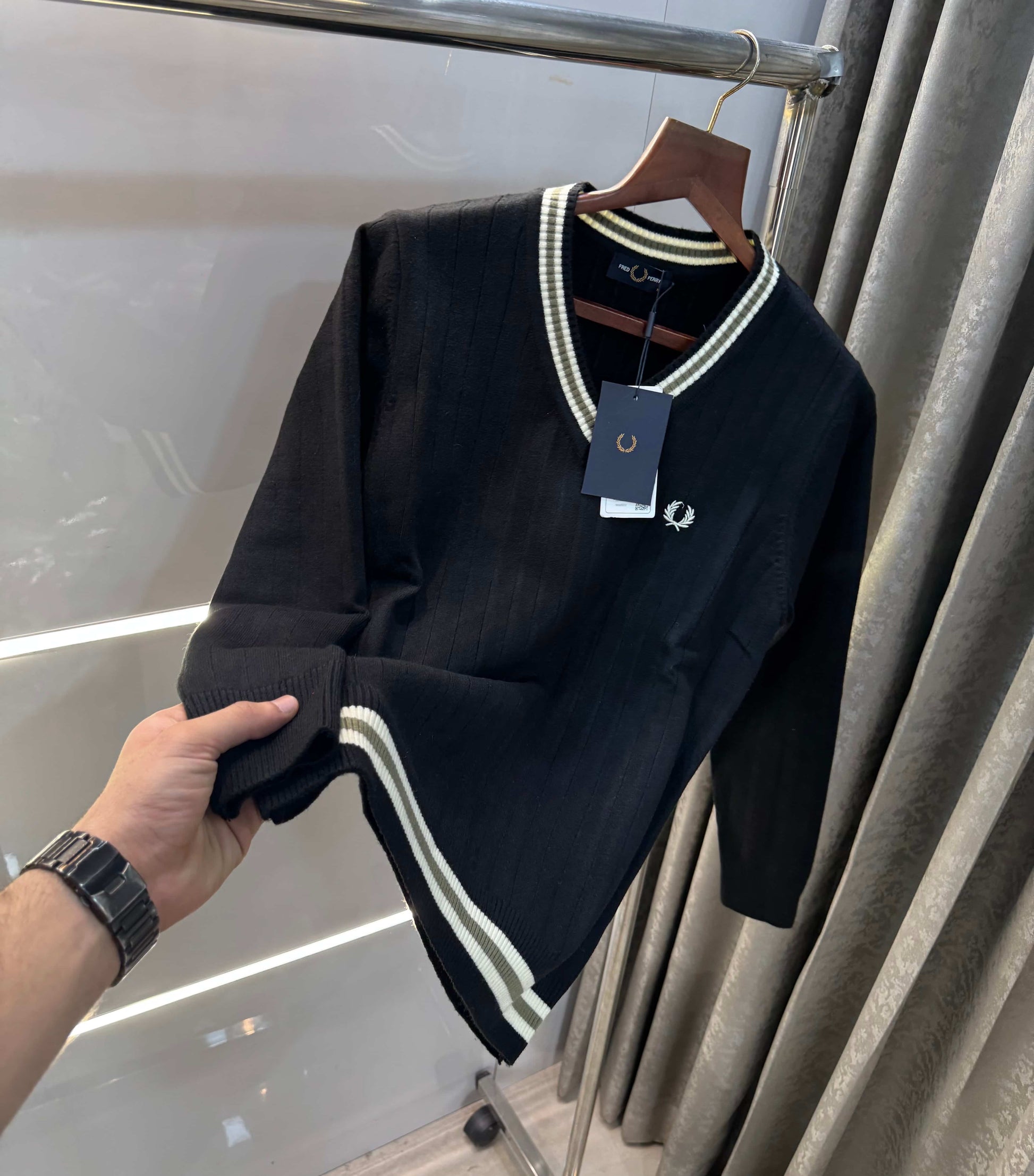 Fredperr y Black Embroidery Logo Premium Knitted Pull Over
