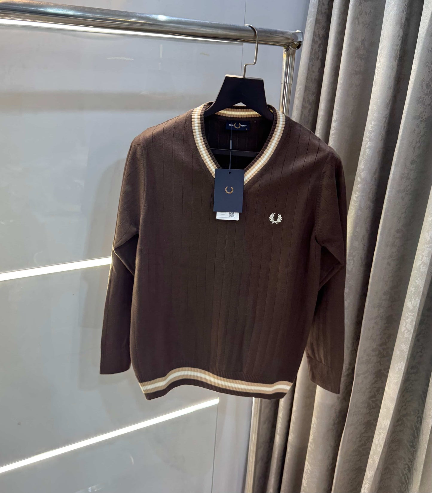 Fredperr y Brown Embroidery Logo Premium Knitted Pull Over