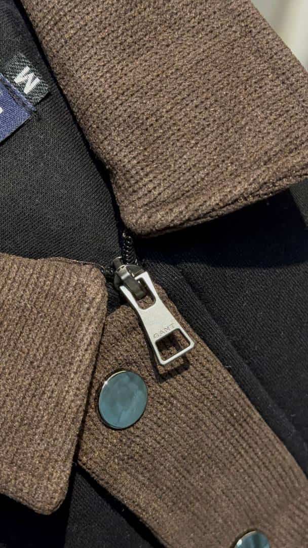 GANT ULTRA PREMIUM JACKETS AVAILABLE WITH DOUBLE POCKET & BRAND LOGO ON CHEST