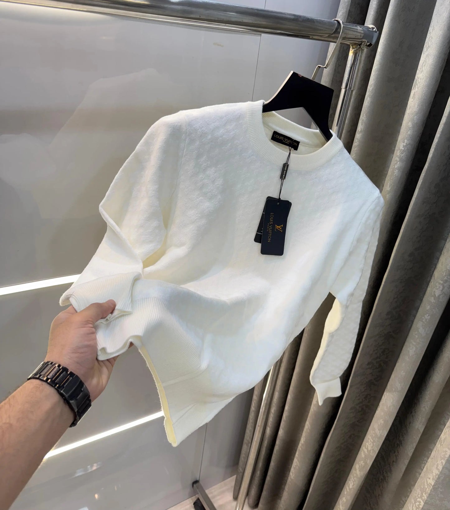 Louis  Vuitton wahit  Logo Work Imported Pull Over