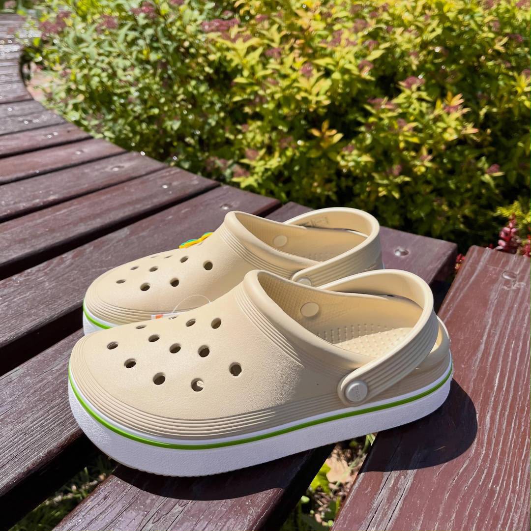Crocs Off Courts Clogs Bone